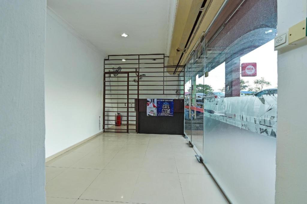 Oyo 90892 L&E Hotel Seremban Bagian luar foto