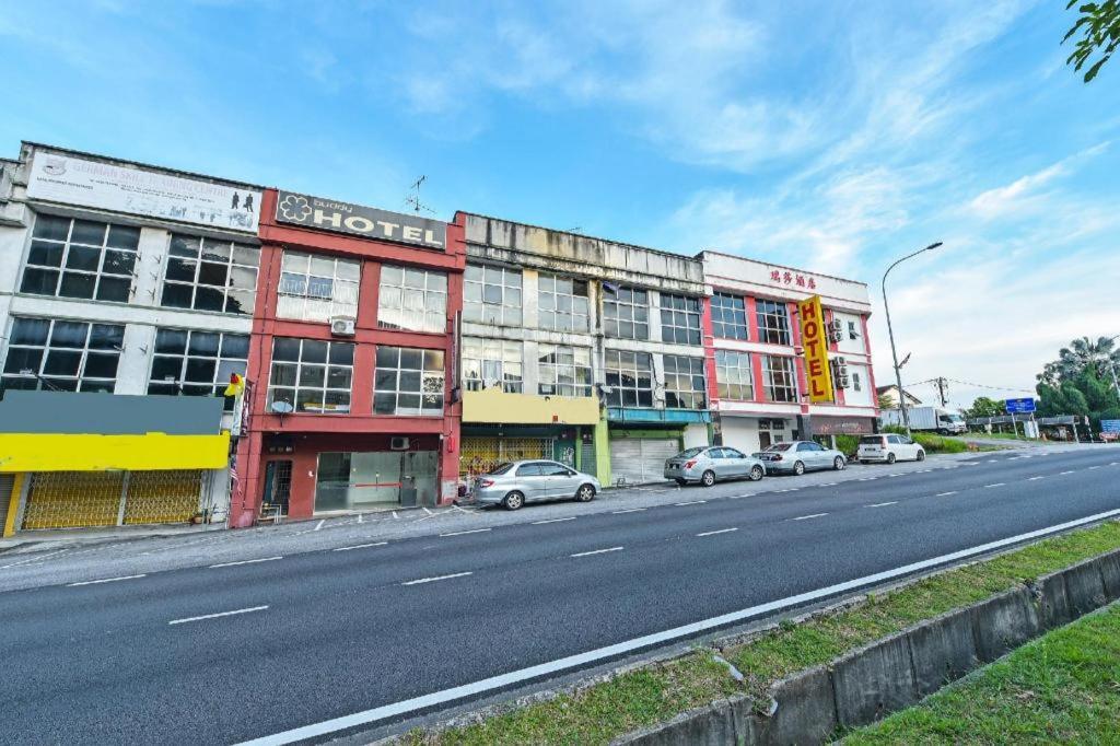 Oyo 90892 L&E Hotel Seremban Bagian luar foto